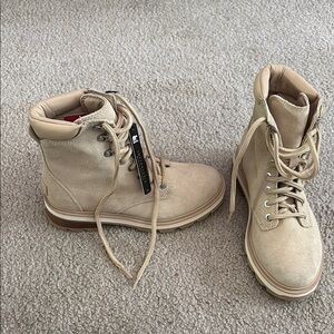 Sorel Waterproof Tan Lace-Up Boots Women’s size 6